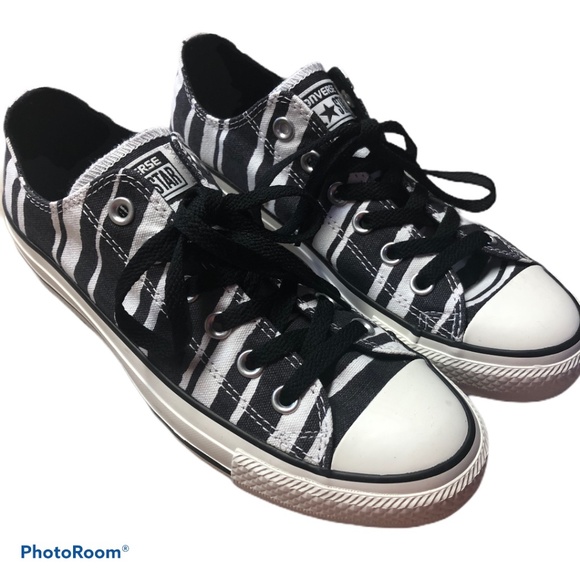 converse black and white stripes